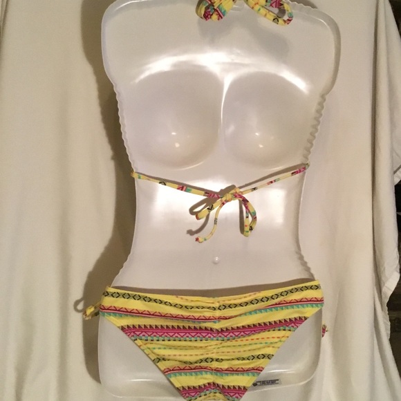 Bikini - Picture 2 of 7